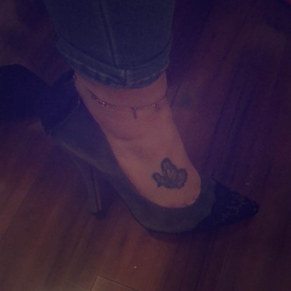 Gray Lace pump (Betsy Johnson)